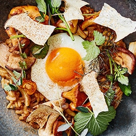 Risotto met gebakken paddenstoelen, waterkers en een spiegeleitje Risotto met gebakken paddenstoelen, waterkers en een spiegeleitje